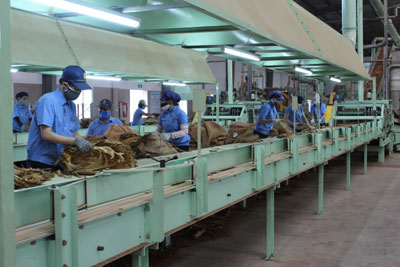 Hiện tại, nhà máy đang hoạt động 2 ca, thời gian kéo dài từ 5 giờ - 22 giờ mỗi ngày.