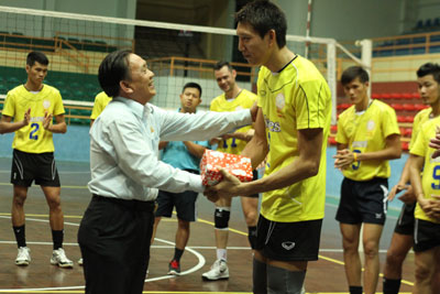 Thưởng 400 triệu đồng cho đội bóng chuyền Sanest