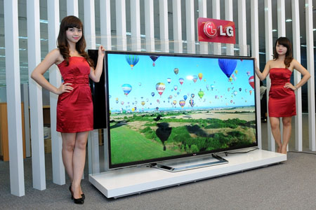TV 3D Ultra HD siêu nét lớn nhất thế giới về Việt Nam