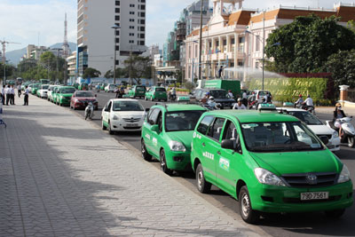 Lãn công đòi nợ lương