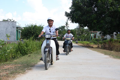 Người dân hiến đất làm đường