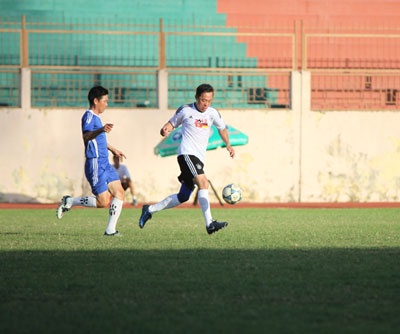 Cựu tuyển thủ Khánh Hòa - Thành Thành giao lưu với đội bóng Việt kiều Đức