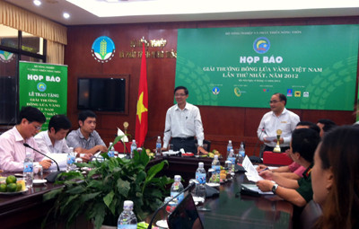 Họp báo về giải thưởng Bông lúa vàng Việt Nam lần thứ nhất.