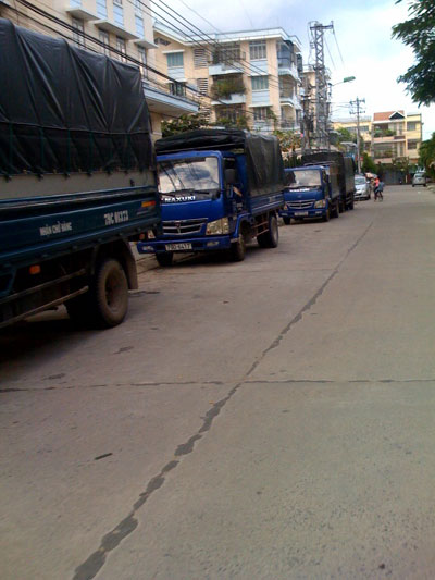 Đậu, đỗ xe bừa bãi trước chung cư