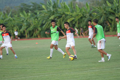 Đội tuyển bóng đá Việt Nam thi đấu giao hữu với CLB Khatoco Khánh Hòa