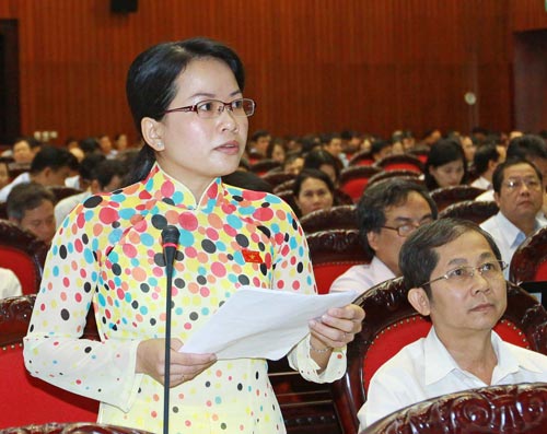 Với sự tán thành của đa số ĐBQH, Quốc hội đã chấp thuận tăng lương từ thời điểm 1-7-2013. Ảnh: TTXVN