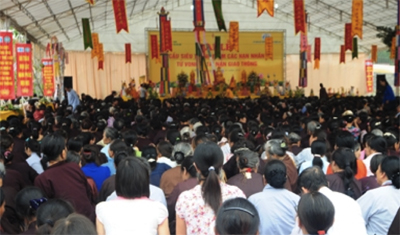 Đại lễ cầu siêu các nạn nhân tử vong vì tai nạn giao thông.