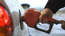 Giá xăng giảm 500 đồng/lít