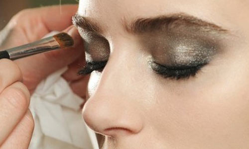 5 cách biến hóa của bột màu trang điểm