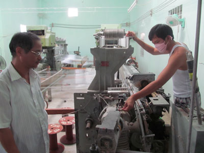 Máy dệt lưới cải tiến từ máy dệt vải công nghiệp.