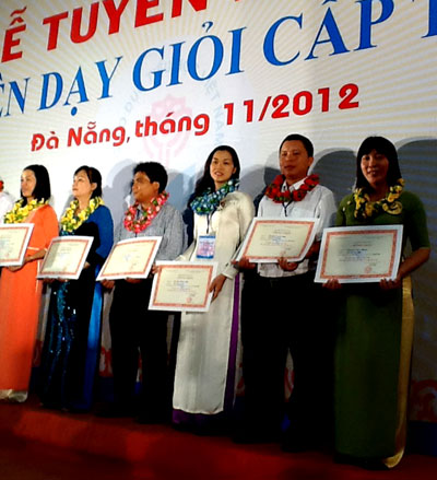 Ngày 12-11, tại Đà Nẵng, Bộ Giáo dục và Đào tạo (GD-ĐT) tổ chức Liên hoan giáo viên (GV) dạy giỏi cấp tiểu học (TH) toàn quốc lần thứ 4. Tham dự liên hoan có 447 GV xuất sắc, thay mặt cho 347.840 GV của 15.172 trường TH trên cả nước.