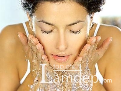 Cách rửa mặt cho làn da khô khi Đông về