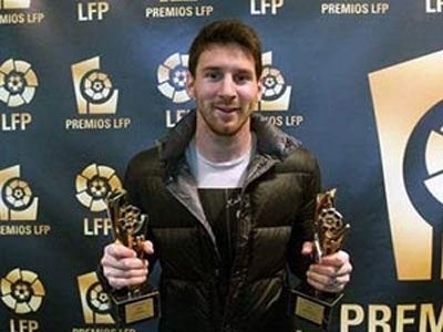 Messi thắng Ronaldo để nhận giải xuất sắc nhất Liga