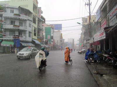 TP. Nha Trang có lượng mưa lớn nhất tỉnh Khánh Hòa (ảnh chụp tại đường 2-4)