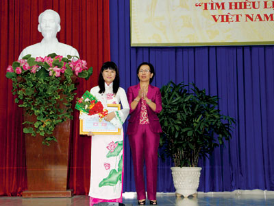 Trao giải cho 6 tập thể và 17 cá nhân