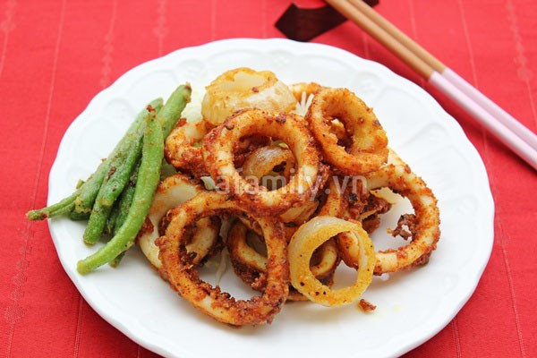 Mùa Đông, lai rai mực chiên cà ri thật thích!