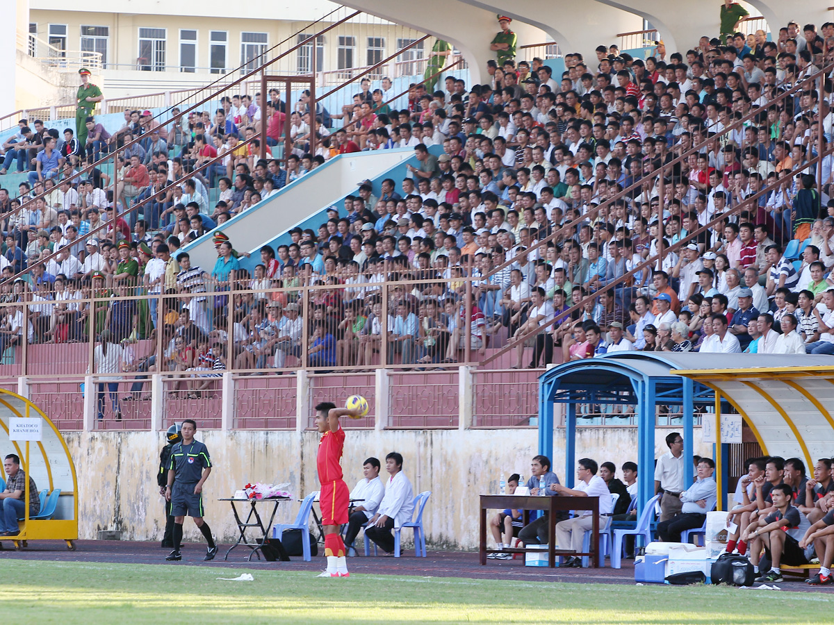 Đội tuyển Việt Nam hòa CLB Khatoco Khánh Hòa