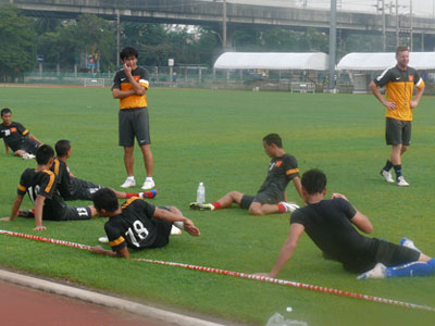 Huấn luyện viên Phan Thanh Hùng cương quyết “cấm cửa” báo chí Thái Lan