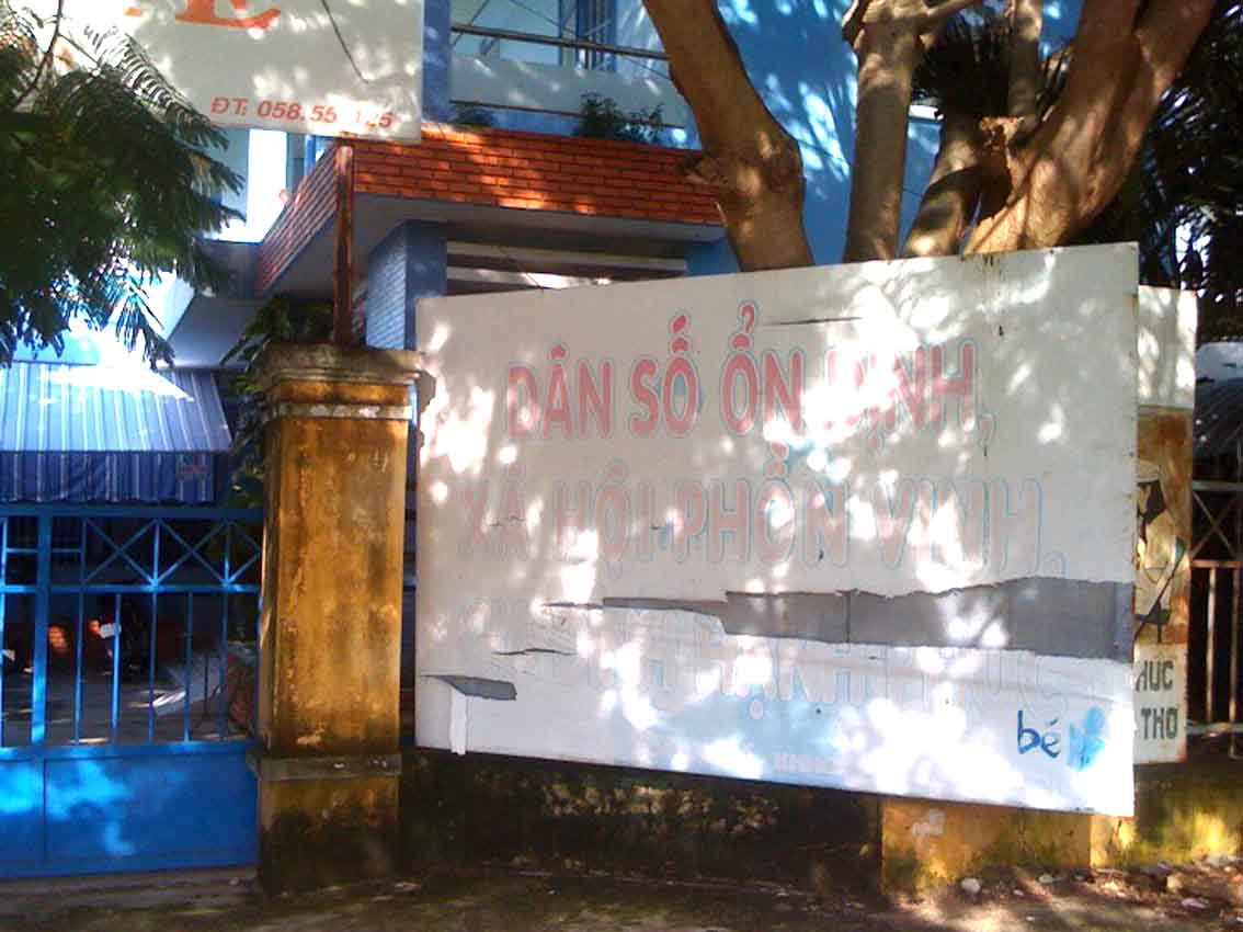 Bảng tuyên truyền quá mờ