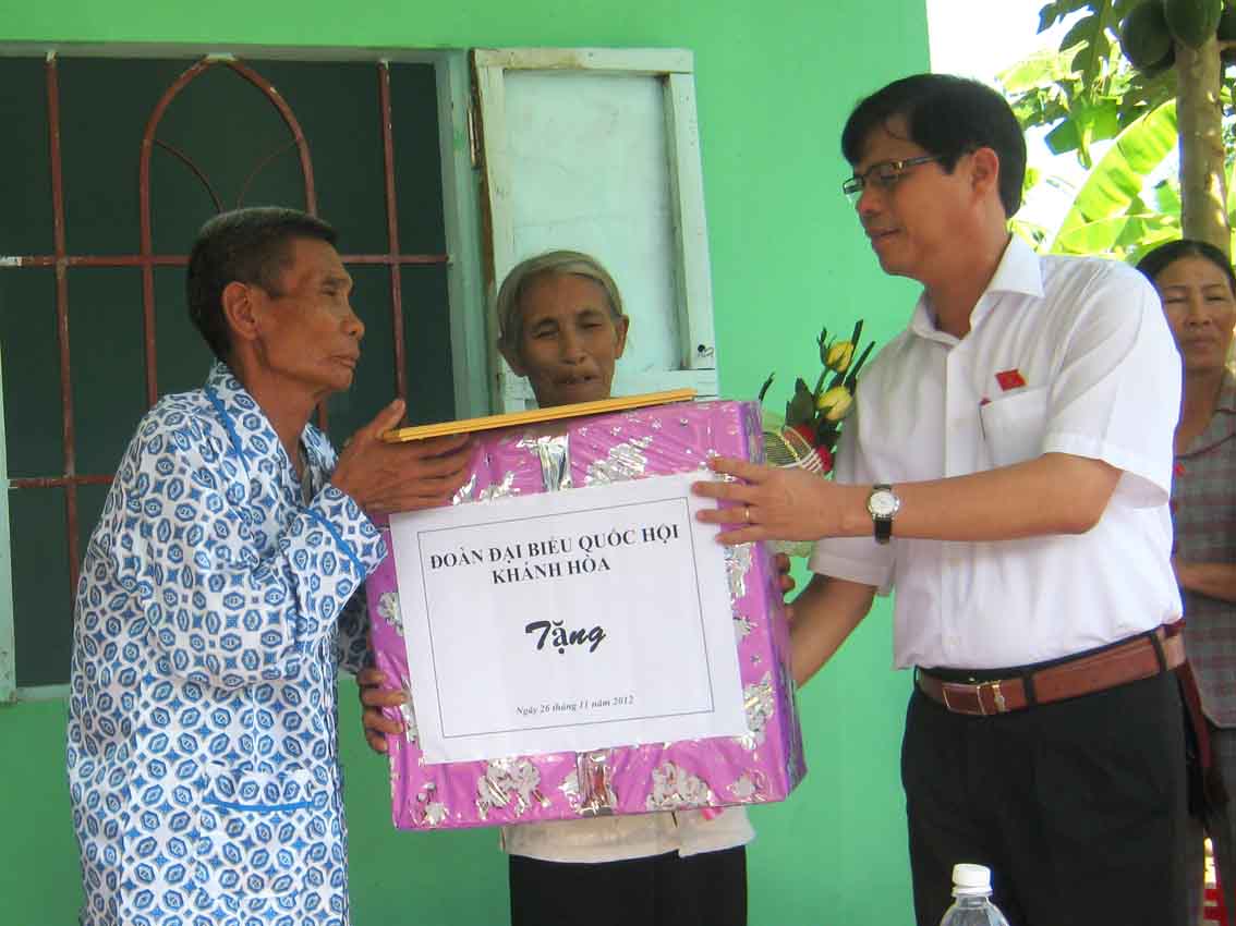 Phối hợp bàn giao nhà “Đại đoàn kết” tại xã Cam Phước Đông