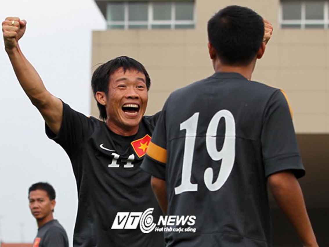 Đằng sau một nụ cười...