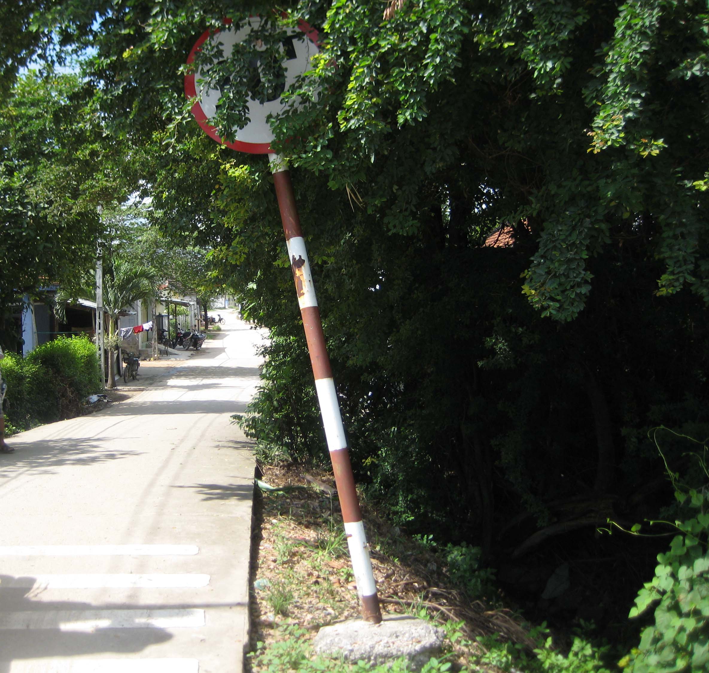 Biển báo giao thông mất tác dụng