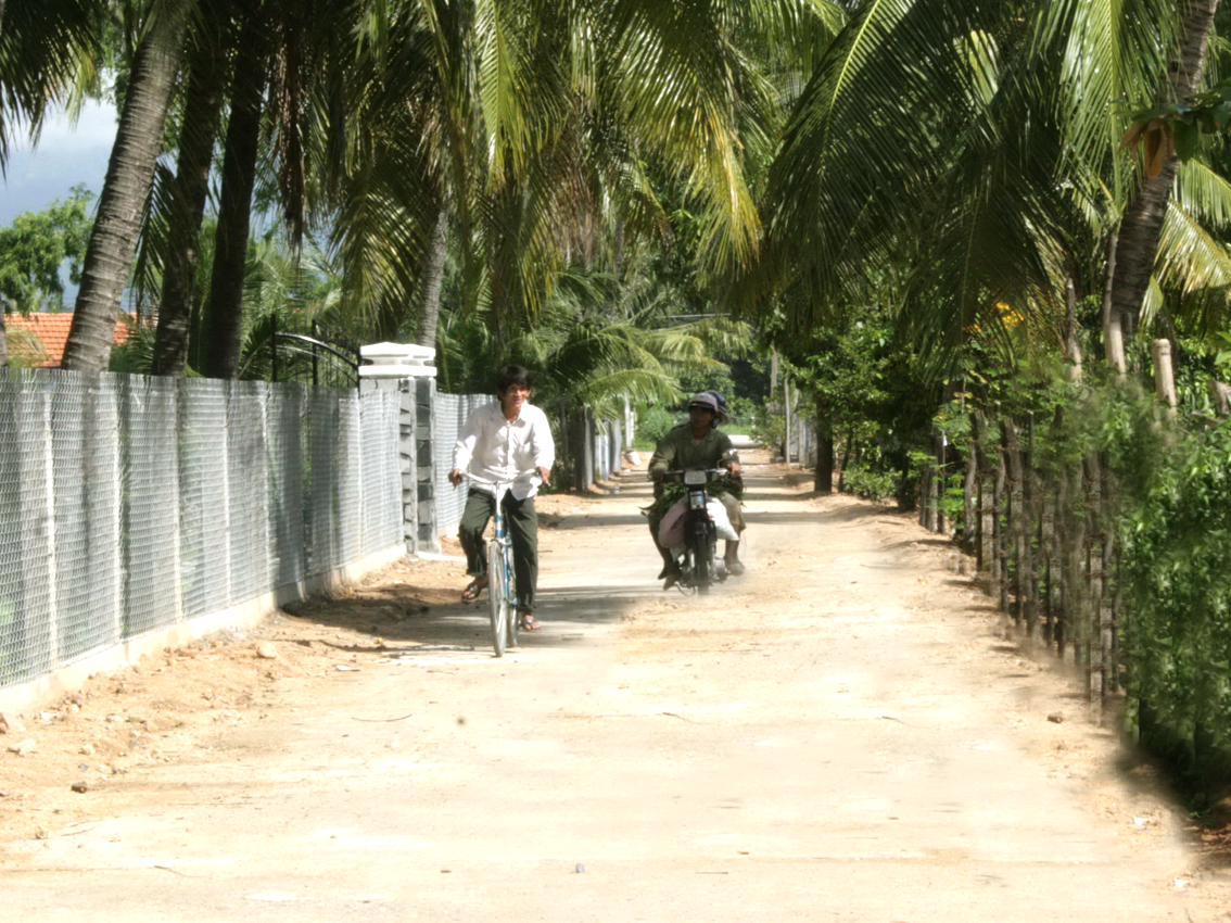 Gắn kiên cố hóa giao thông nông thôn với xây dựng nông thôn mới