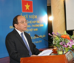 Phó Thủ tướng Nguyễn Xuân Phúc đánh giá cao quan hệ hợp tác trong lĩnh vực lao động - xã hội Việt Nam - Lào. Ảnh: VGP/Lê Sơn