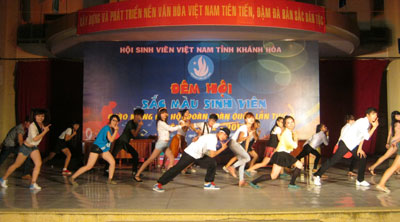 Hơn 2.000 sinh viên tham gia đêm hội nghệ thuật “Sắc màu sinh viên”