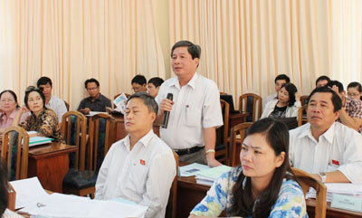 Thảo luận và thông qua 6 nghị quyết