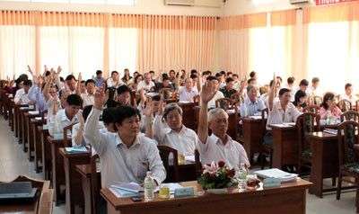 Thông qua Chương trình phát triển kinh tế - xã hội năm 2013