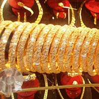 Vàng bất ngờ giảm mạnh