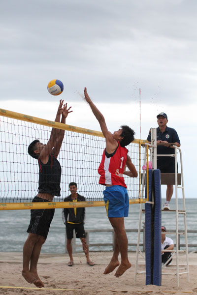 25 đội bóng nam, nữ tranh tài