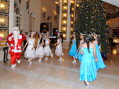 Thắp sáng cây thông Noel, gây quỹ hỗ trợ bệnh nhân tâm thần