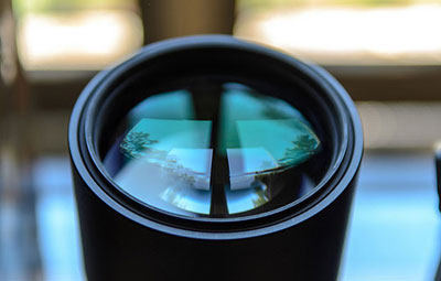 Mách bạn: Thói quen sai lầm hà hơi để lau sạch ống kính