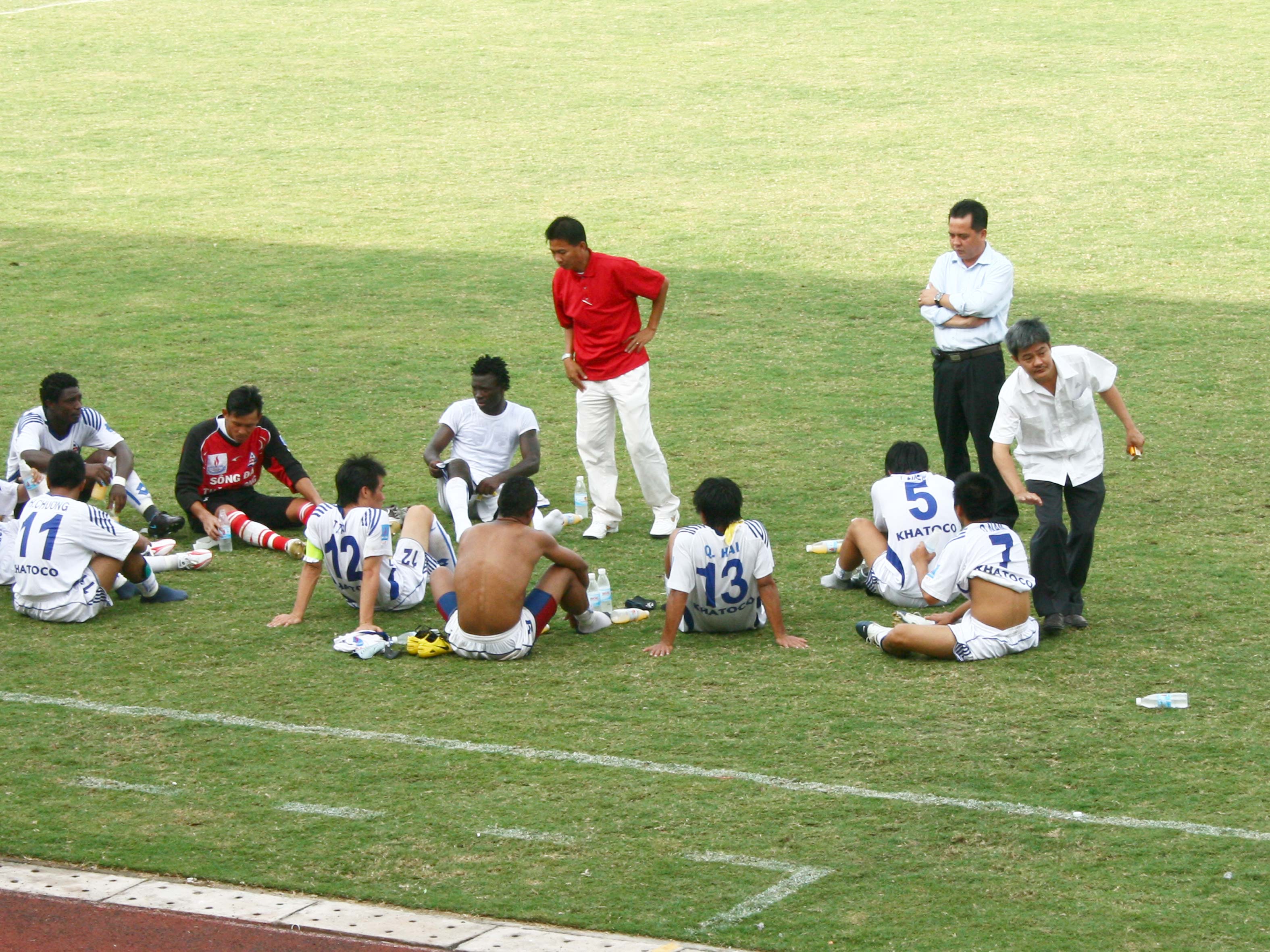 Bóng đá Khánh Hòa chết vì lỗi hệ thống
