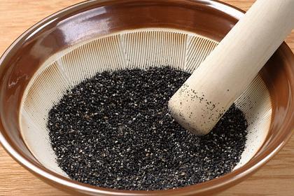 Mật ong trộn vừng đen chữa viêm đại tràng