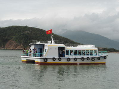 Hiệu quả sử dụng tàu hai thân vỏ composite phục vụ du lịch