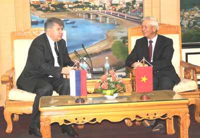 Tiếp Đại sứ Liên bang Nga