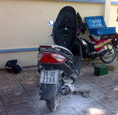 Kịp thời dập tắt đám cháy xe máy ở Nha Trang