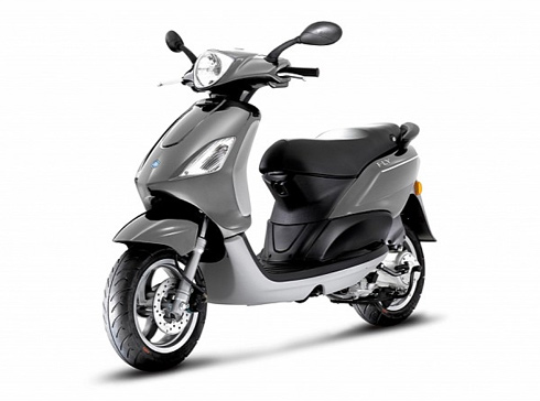 Piaggio Fly 50 giá từ 2.200 USD