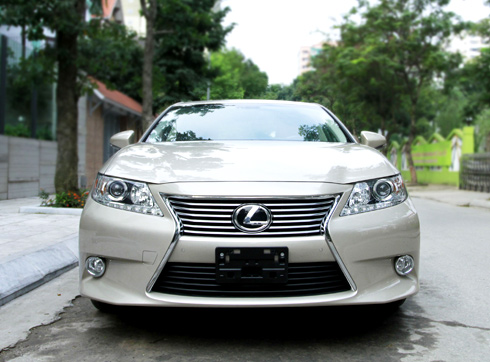 Lexus ES350 2013 về Việt Nam với giá 2,7 tỷ đồng