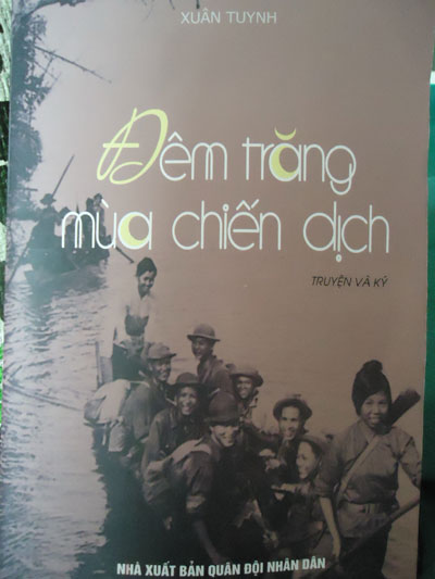 Truyện ký “Đêm trăng mùa chiến dịch” của tác giả Xuân Tuynh.