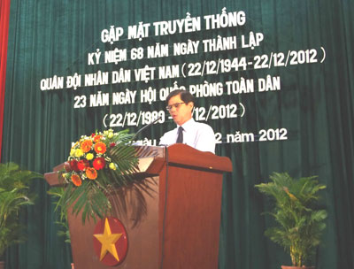 Đồng chí Nguyễn Tấn Tuân phát biểu tại buổi gặp mặt.