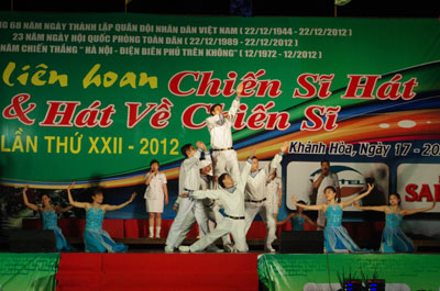  Một tiết mục về chủ đề biển đảo quê hương. 