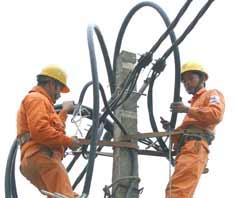Xem xét nâng cấp lưới điện trên địa bàn huyện Khánh Sơn