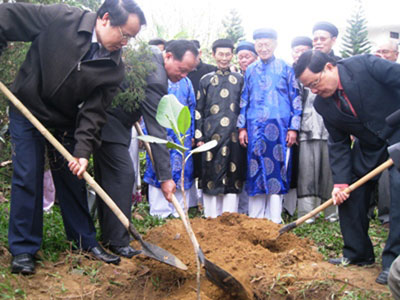 Tình trạng tài nguyên (TN) bị khai thác quá mức, ô nhiễm môi trường (MT) đang là vấn đề nan giải đòi hỏi sự góp sức bảo vệ của toàn xã hội. Trong việc thực hiện trách nhiệm này, người cao tuổi (NCT) có những đóng góp quan trọng. 