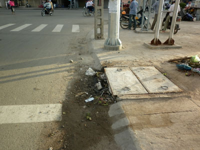 Nắp cống đã được lắp đặt