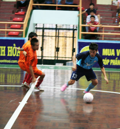 Thi đấu với những đội bóng mạnh là cơ hội để các đội Futsal ở Khánh Hòa được cọ xát.