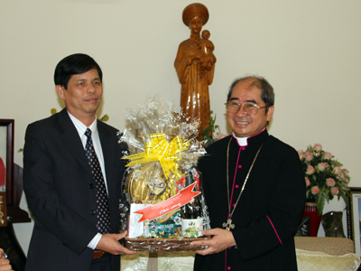 Thăm các cơ sở Công giáo, Tin lành